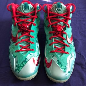 Nike LeBron 11 "Christmas"